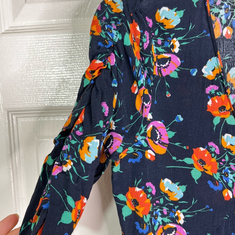 Zara TRF Navy Floral V-Neck Ruched Half Sleeve Button Front Blouse Women’s Sz XS - Picture 5 of 11